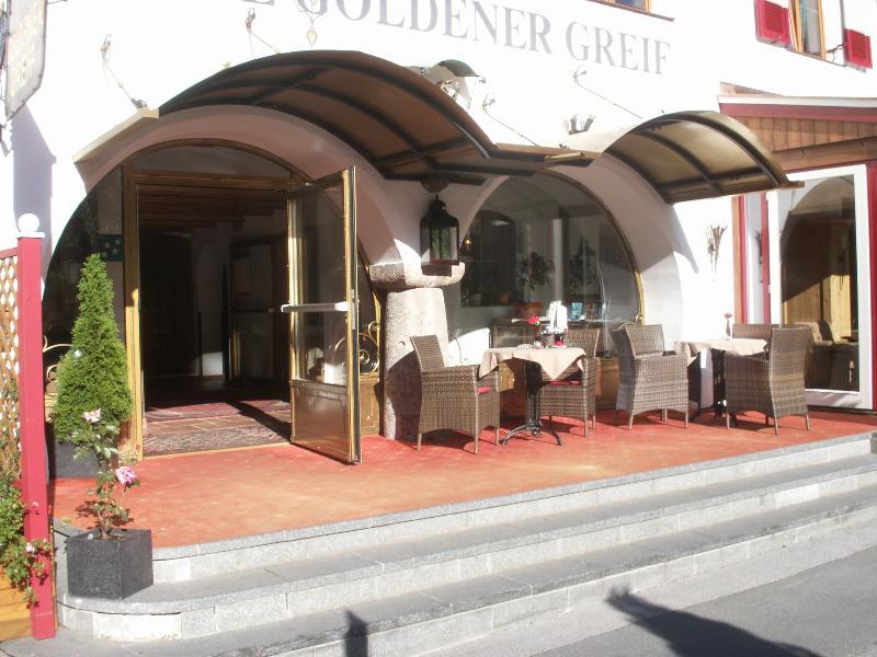 Hotel Goldener Greif Kitzbuhel Bagian luar foto